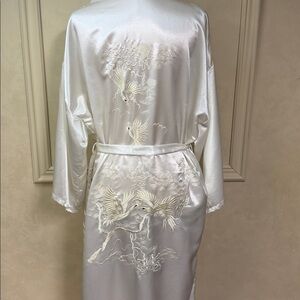 Vintage Gorgeous Ivory Satin Oriental Embroidered Robe size Large Made